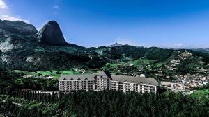 a large building on top of a mountain at Flat Vista Azul in Pedra Azul