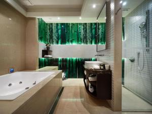 Bilik mandi di The Tango Hotel Taipei XinYi