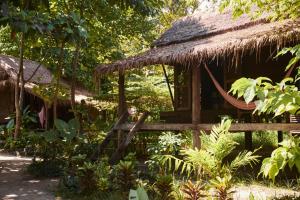 Ein Garten an der Unterkunft Castaway Resort Koh Lipe