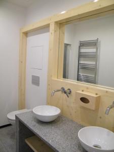 a bathroom with two sinks and a mirror at Spa Hotel Garni Löwenstein in Konstantinovy Lázně