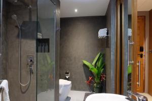 Ein Badezimmer in der Unterkunft Koh Ma Beach Resort - SHA Extra Plus