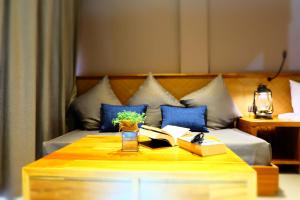 Ein Sitzbereich in der Unterkunft Koh Ma Beach Resort - SHA Extra Plus