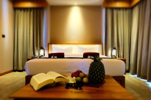Ein Bett oder Betten in einem Zimmer der Unterkunft Koh Ma Beach Resort - SHA Extra Plus