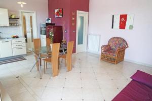 Kuchnia lub aneks kuchenny w obiekcie Eleatica Holiday Apartment