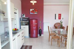 Kuchnia lub aneks kuchenny w obiekcie Eleatica Holiday Apartment