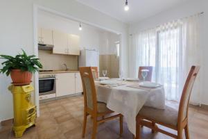 Kuchyň nebo kuchyňský kout v ubytování Bulat Sea View Apartments