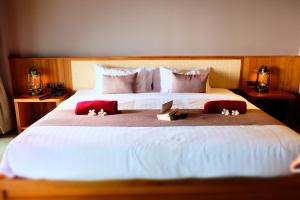 Ein Bett oder Betten in einem Zimmer der Unterkunft Koh Ma Beach Resort - SHA Extra Plus