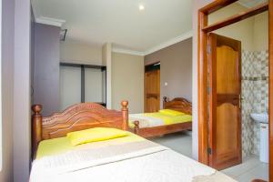 Кровать или кровати в номере Ntinda Bypass Hotel