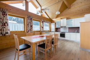 A kitchen or kitchenette at Ferienwohnungen Schwabhof