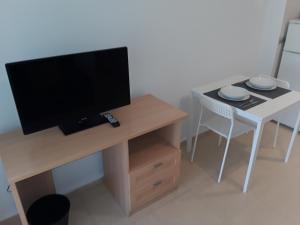 Televízia a/alebo spoločenská miestnosť v ubytovaní Fan Flat Torremolinos