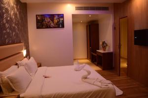 TV a/nebo společenská místnost v ubytování Kani Residency Hotel