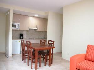 Kuchnia lub aneks kuchenny w obiekcie Sanxenxorural - Apartamentos La Rana