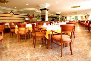 Restauracja lub miejsce do jedzenia w obiekcie Hotel Manaus