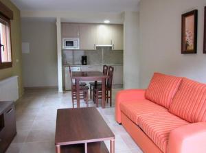 Kuchnia lub aneks kuchenny w obiekcie Sanxenxorural - Apartamentos La Rana