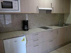 Kuchnia lub aneks kuchenny w obiekcie Sanxenxorural - Apartamentos La Rana