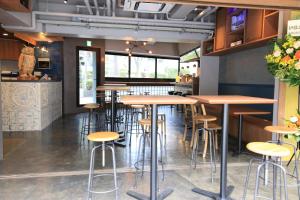 Restaurace v ubytování Wise Owl Hostels Shibuya