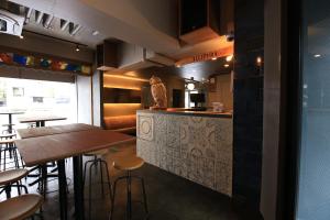 Kuchyň nebo kuchyňský kout v ubytování Wise Owl Hostels Shibuya