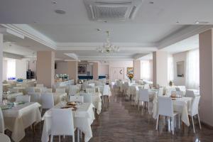 Reštaurácia alebo iné gastronomické zariadenie v ubytovaní Hotel Altis + 37 fotografií
