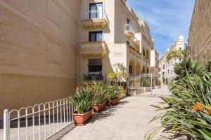 Gallery image of Seaview Luxury Penthouse in Għajnsielem