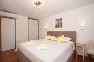 Guest House Holiday客房内的一张或多张床位