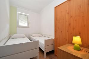 Posteľ alebo postele v izbe v ubytovaní Apartmani Šime