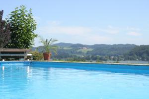 Bazén v ubytování Hotel Walkner nebo v jeho okolí
