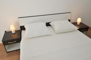 Posteľ alebo postele v izbe v ubytovaní Apartmani Šime