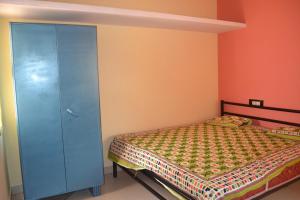 Krevet ili kreveti u jedinici u objektu Manasvini Homestay-A home in Mysore with scenic view