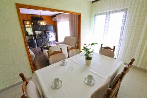 Posedenie v ubytovaní Apartmani Šime