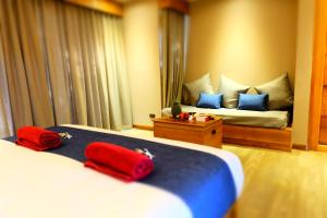 Ein Bett oder Betten in einem Zimmer der Unterkunft Koh Ma Beach Resort - SHA Extra Plus