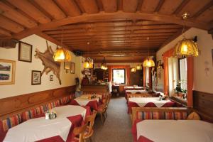 A restaurant or other place to eat at Pension Seeheim