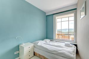 En eller flere senger på et rom på Dom & House - Level Eleven Apartment with Sea View