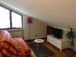 a living room with a couch and a tv at Appartamento Cretaz in Valtournenche