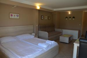 Ein Bett oder Betten in einem Zimmer der Unterkunft Apartments Mango II