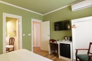 Televízia a/alebo spoločenská miestnosť v ubytovaní Hostal Los Castañuelos