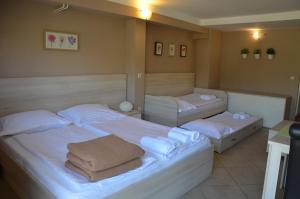 Ein Bett oder Betten in einem Zimmer der Unterkunft Apartments Mango II