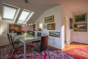 a dining room with a glass table and chairs at Apartment Kaiserpanorama in Kiefersfelden