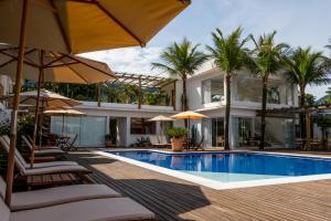 A piscina localizada em Hotel Maui Maresias ou nos arredores