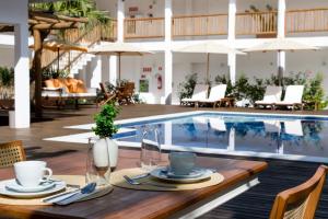 A piscina localizada em Hotel Maui Maresias ou nos arredores