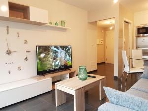 TV tai viihdekeskus majoituspaikassa Apartamento Playa Mar Portonovo Centro.