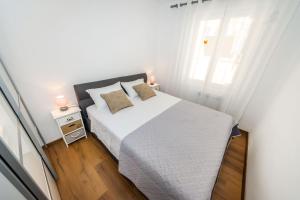 Postel nebo postele na pokoji v ubytování Apartment Simoni ZD