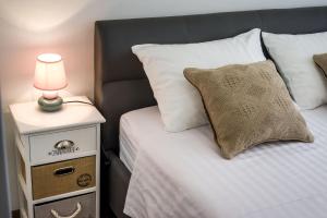 Postel nebo postele na pokoji v ubytování Apartment Simoni ZD