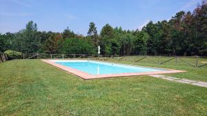 Bazén v ubytování SunnySide Pool and relax in Lucca hills nebo v jeho okolí