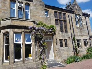 Gallery image of Bonkle House in Wishaw