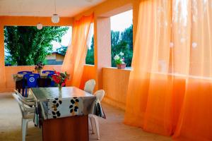 Gallery image of Guest House Issyk-Kul Nomad in Bosteri