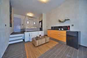 a living room with a kitchen and a bathroom at AMO Folegandros in Karavostasi