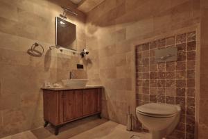 Et badeværelse på Guzide Cave Hotel