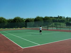 מתקני טניס ו/או סקווש ב-Marina Park 205 או בסביבה