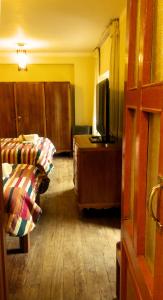 TV a/nebo společenská místnost v ubytování Kukuli Lodge B&B