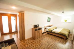 Letto o letti in una camera di Apartmán Harrachov se zahradou